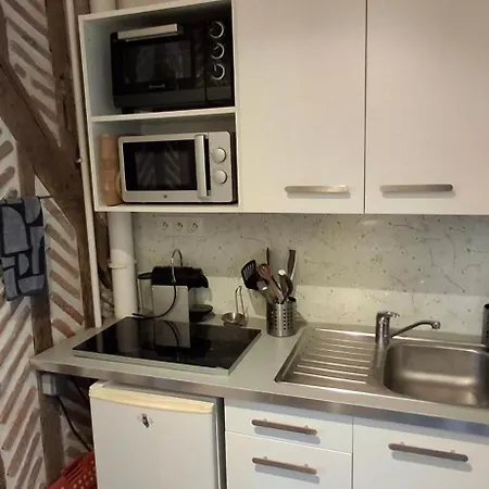 Typique Au Coeur Du Vieux Apartament