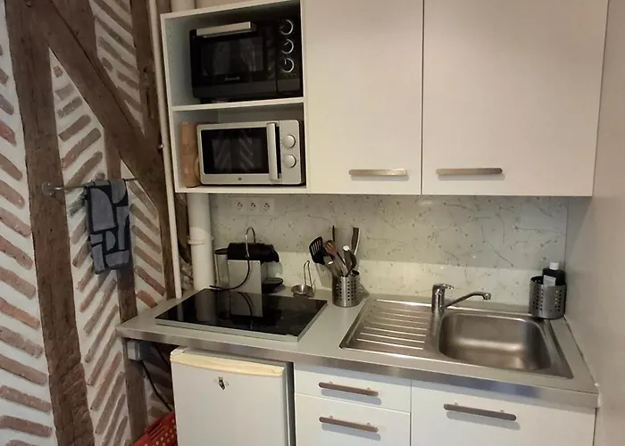 Typique Au Coeur Du Vieux Apartament